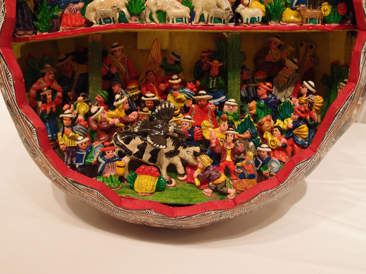Presepe peruviano in zucca. Dettaglio