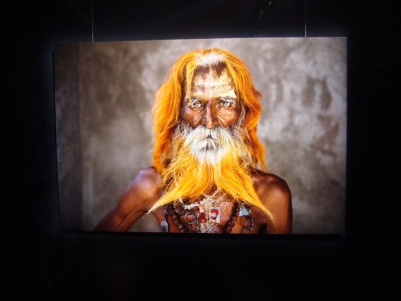 Steve McCurry, un mago dell'etnìa nomade Rabari, Rajastan, in mostra a Palazzo Ducale, Genova 