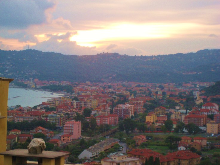 Panorama del Golfo Dianese, attraversato dalla MilanoSanremo