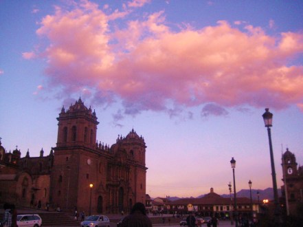 la cattedrale di Cusco al tramonto