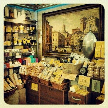 L'interno del Sant'Eustachio Caffé, uno dei caffé migliori di Roma 