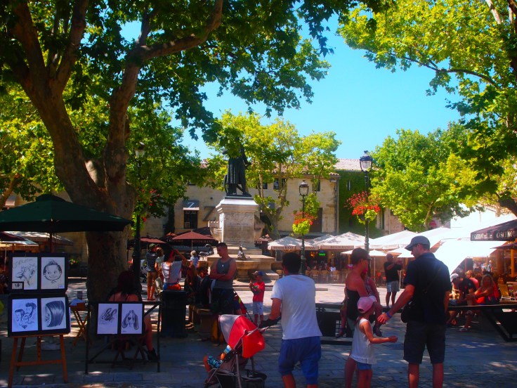 La piazza centrale di Aigues Mortes