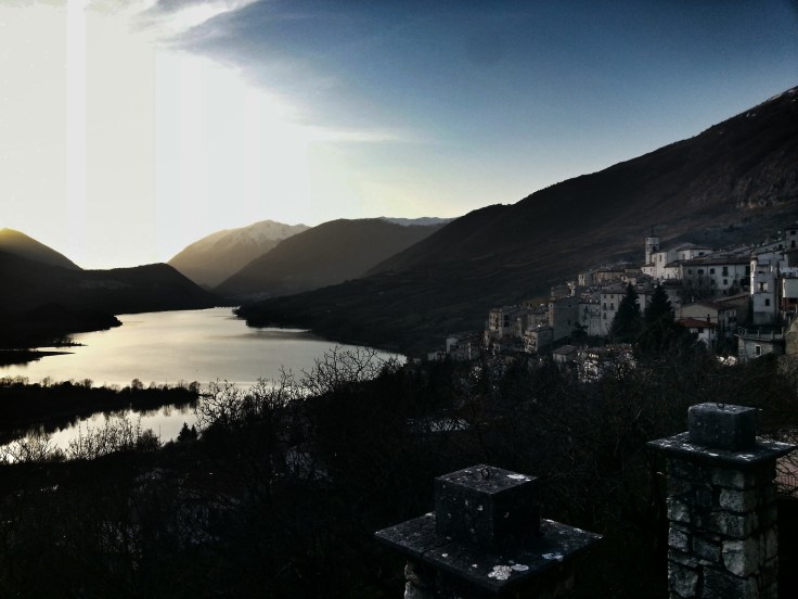 Il crepuscolo sul lago di Barrea