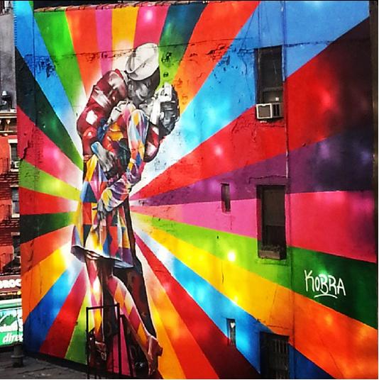 Love on the Wall. Questo capolavoro di streetart mi piace intitolarlo così ;-)