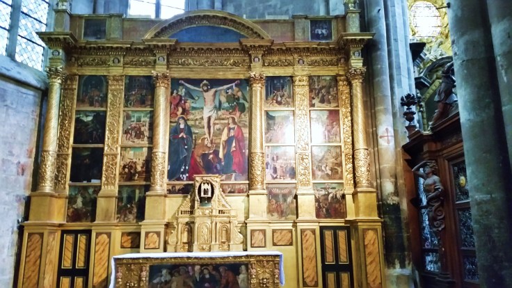 Le Retable du Crucifix, il Polittico della Crocifissione nella Chiesa di Santa Maria della Maddalena a Saint-Maximin-la-Sainte-Baume