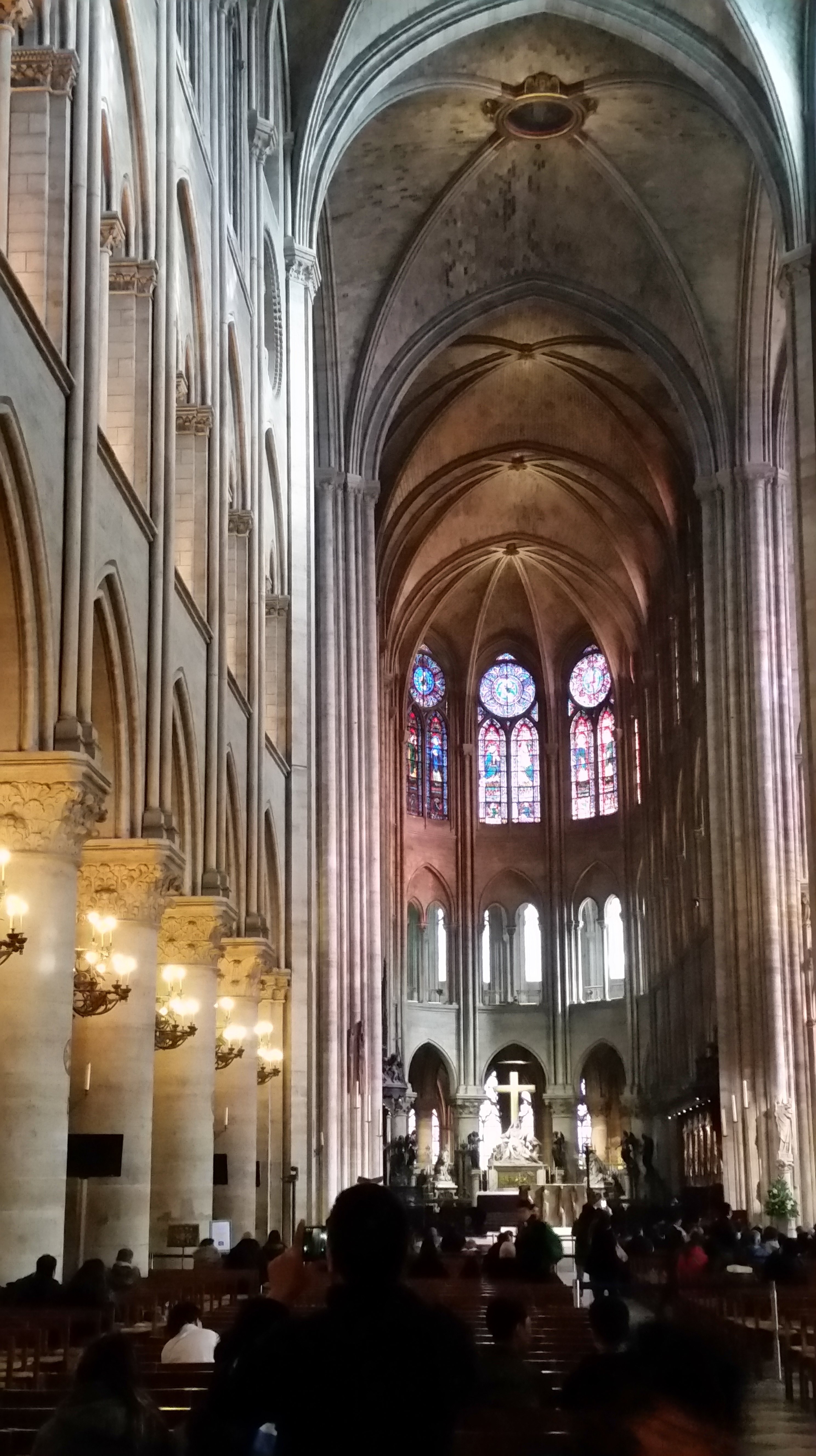 La navata centrale di Nôtre Dame