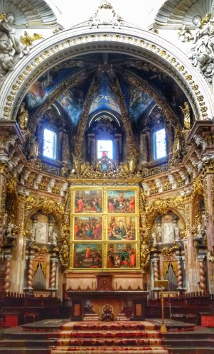La navata della cattedrale di Valencia