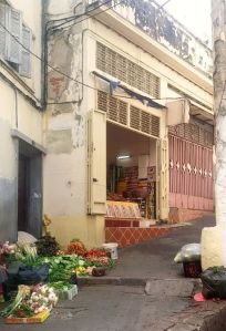 mercati, mercati ovunque a Tangeri. Anche per strada