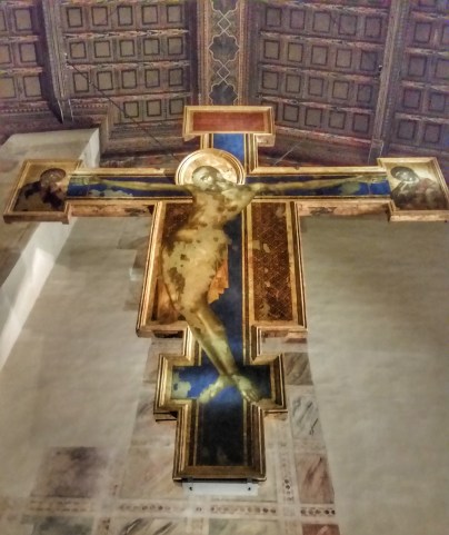 Il Cristo di Cimabue nella sacrestia della basilica di Santa Croce