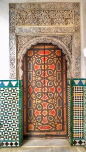 Una porta del palazzo del Real Alcazar di Siviglia