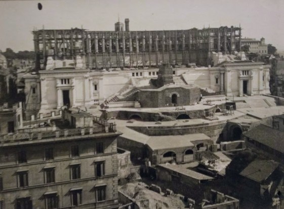vittoriano in costruzione