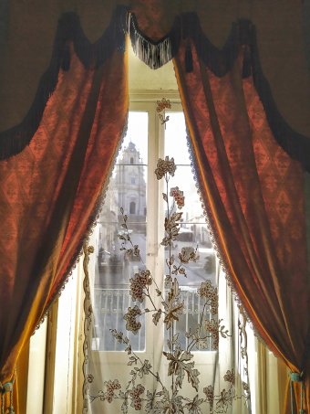 finestra aperta su Ragusa Ibla