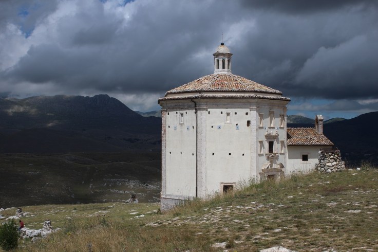 rocca-calascio-chiesa